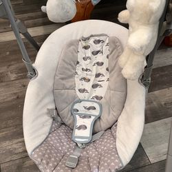 Graco Slim Spaces Compact Baby Swing Set