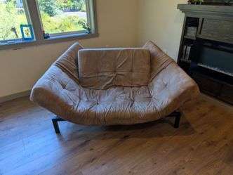 Ratcheting convertible couch