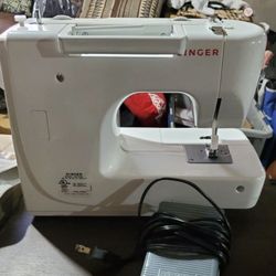 Singer Sewing Machine 