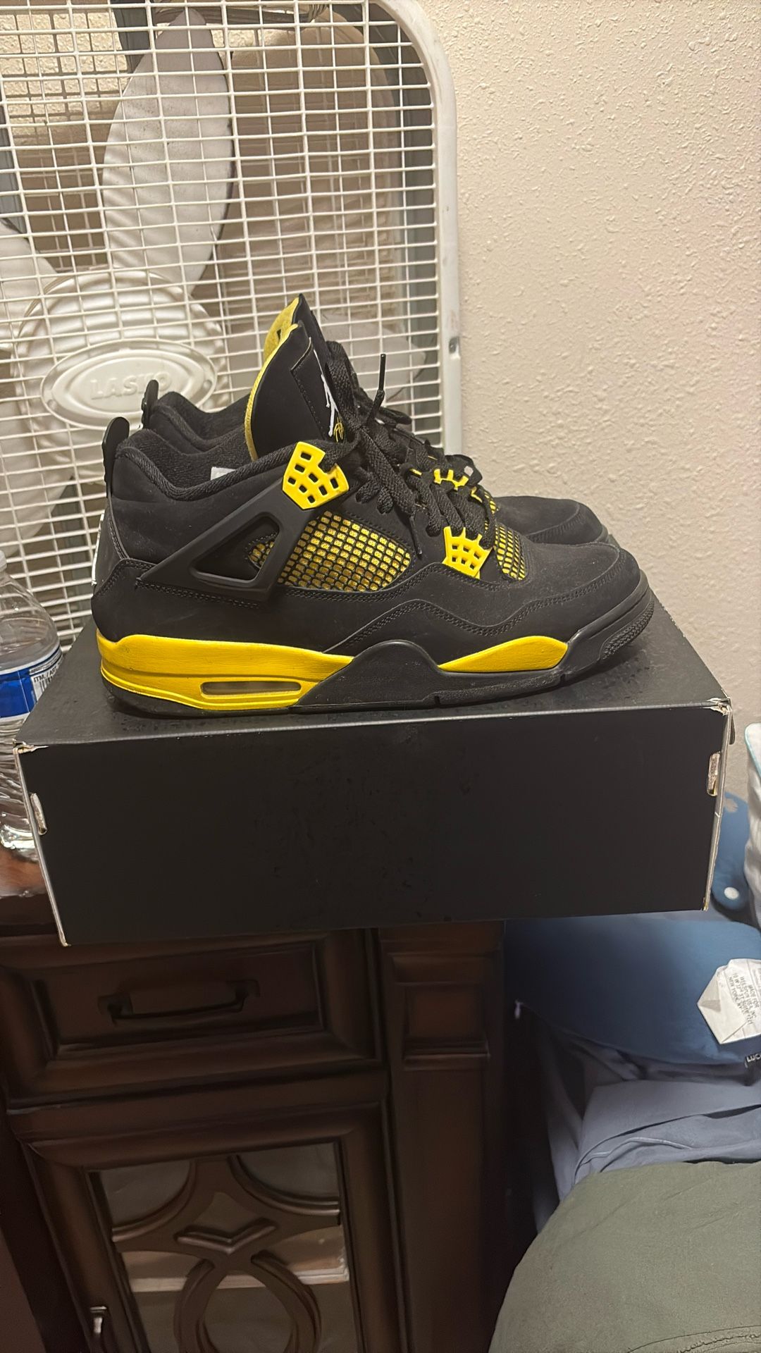 Jordan 4 Thunder