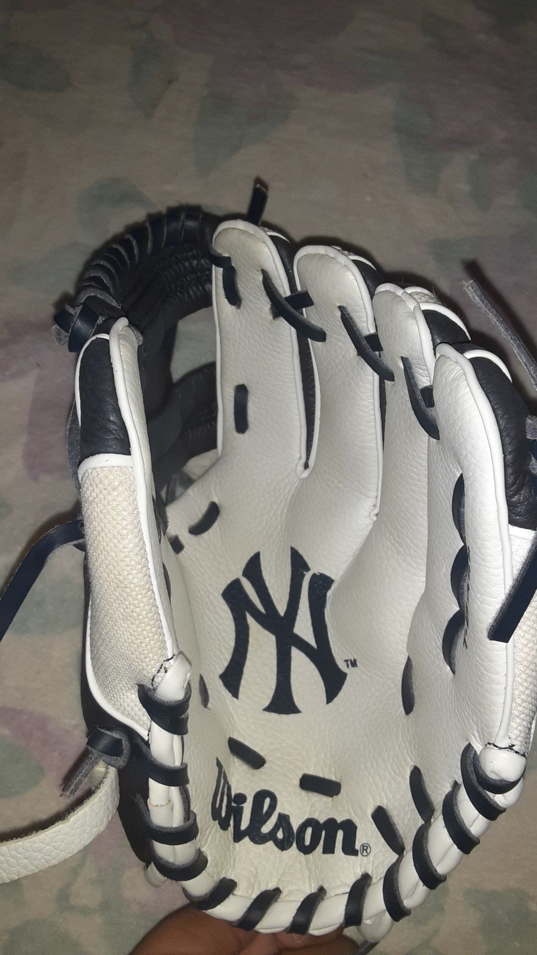 WILSON A200 youth New York Yankees Baseball glove