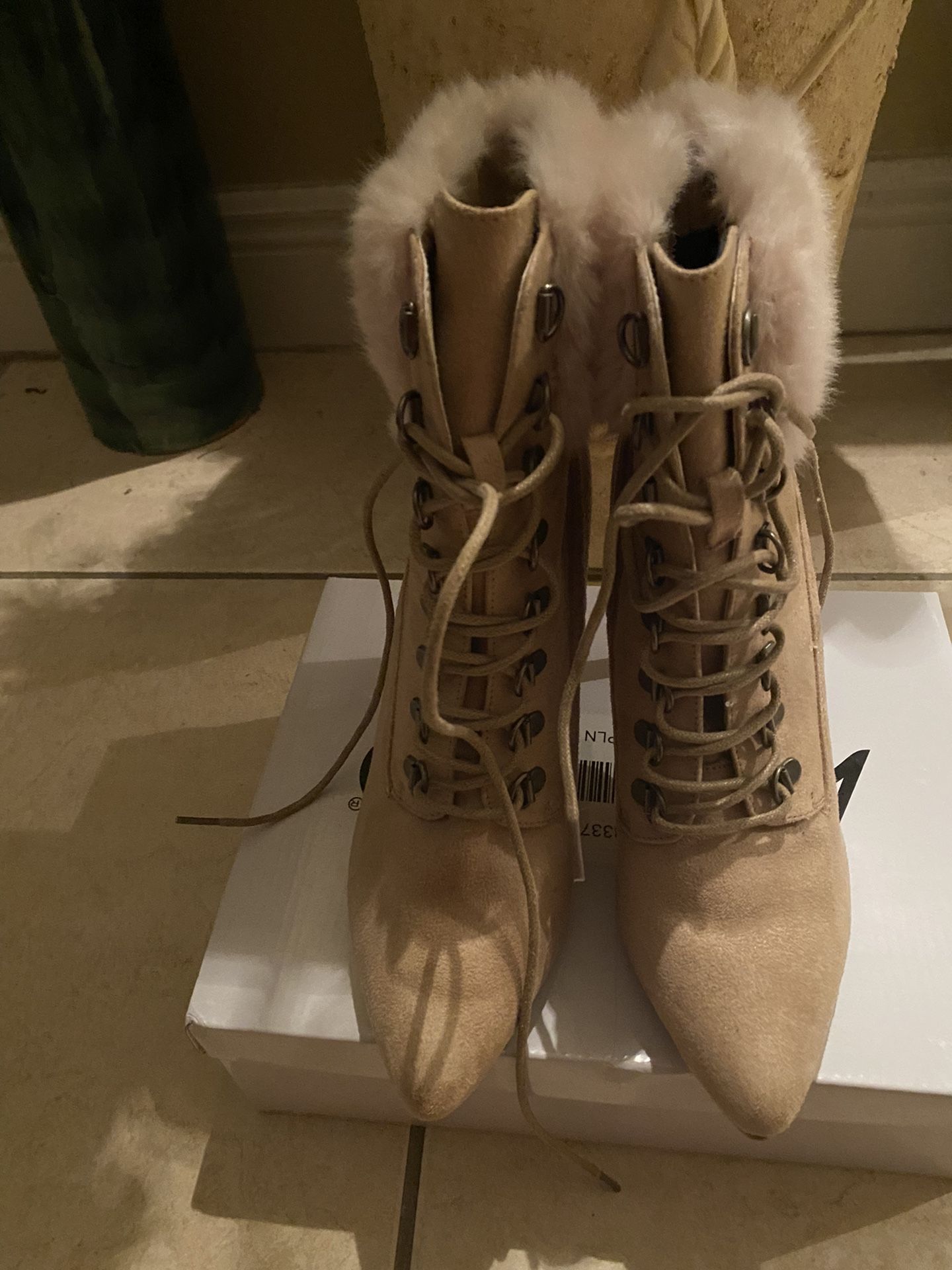 Brand New Beautiful Suede Boots W/Fur 9 1/2