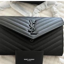  Ladies classic black crossbody bag