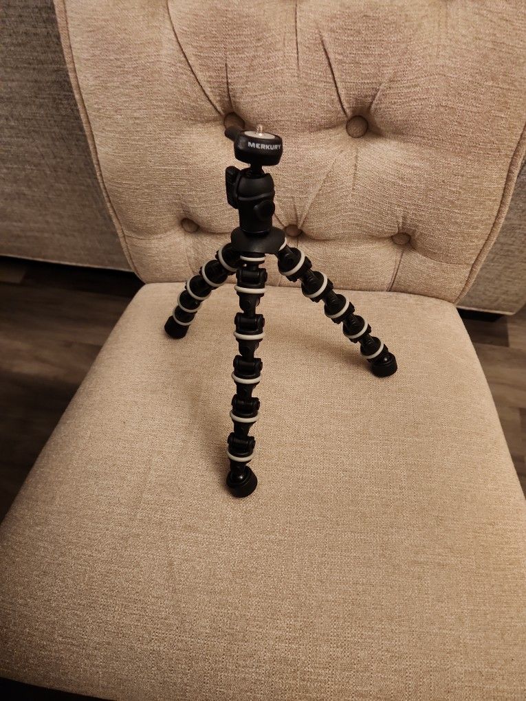 Merkury Mini Tripod