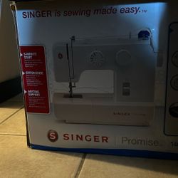 Singer Sewing Machine 