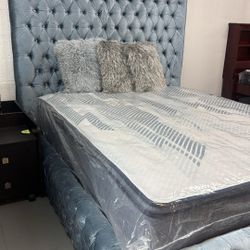 For Sale - Queen Platform Bed !!! Ask For Price!!! Preguntar Por Precio 