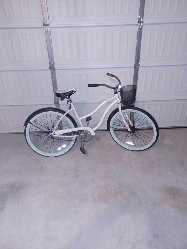 Beach Cruiser Women Huffy Bike, Men Mouintin Bike Both 26in