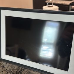 Aura Digital Picture Frame 