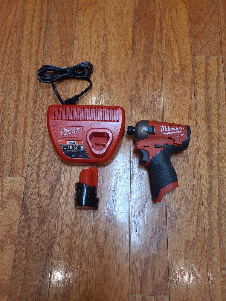 Milwaukee M12 'Fuel' 1/4" Surge Hex Impact Driver, Battery, Charger