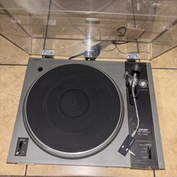 Vintage Pioneer PL-112D belt-drive turntable, Classic Design 