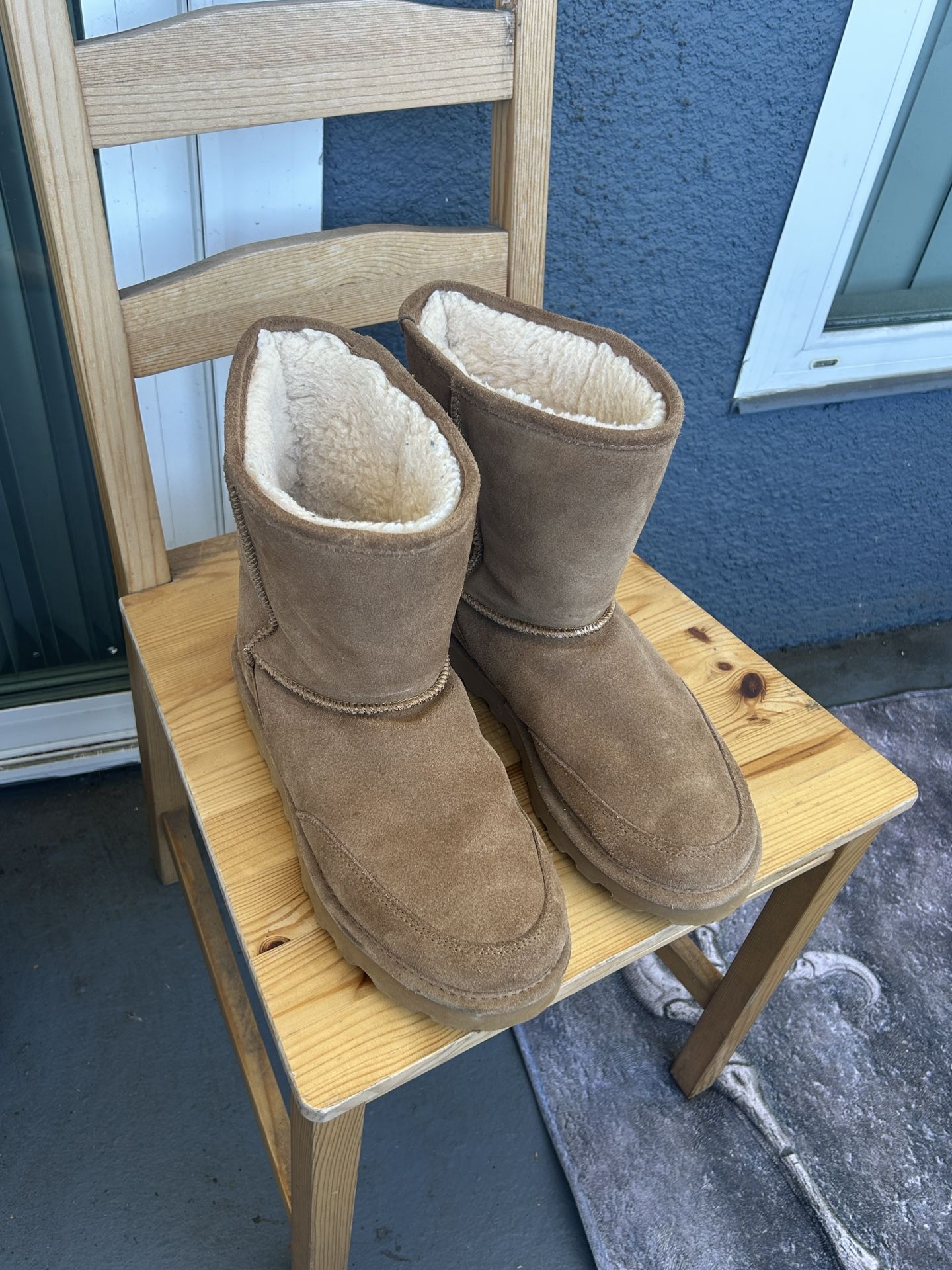 Bear Paw / Ugg Boots Men’s 10