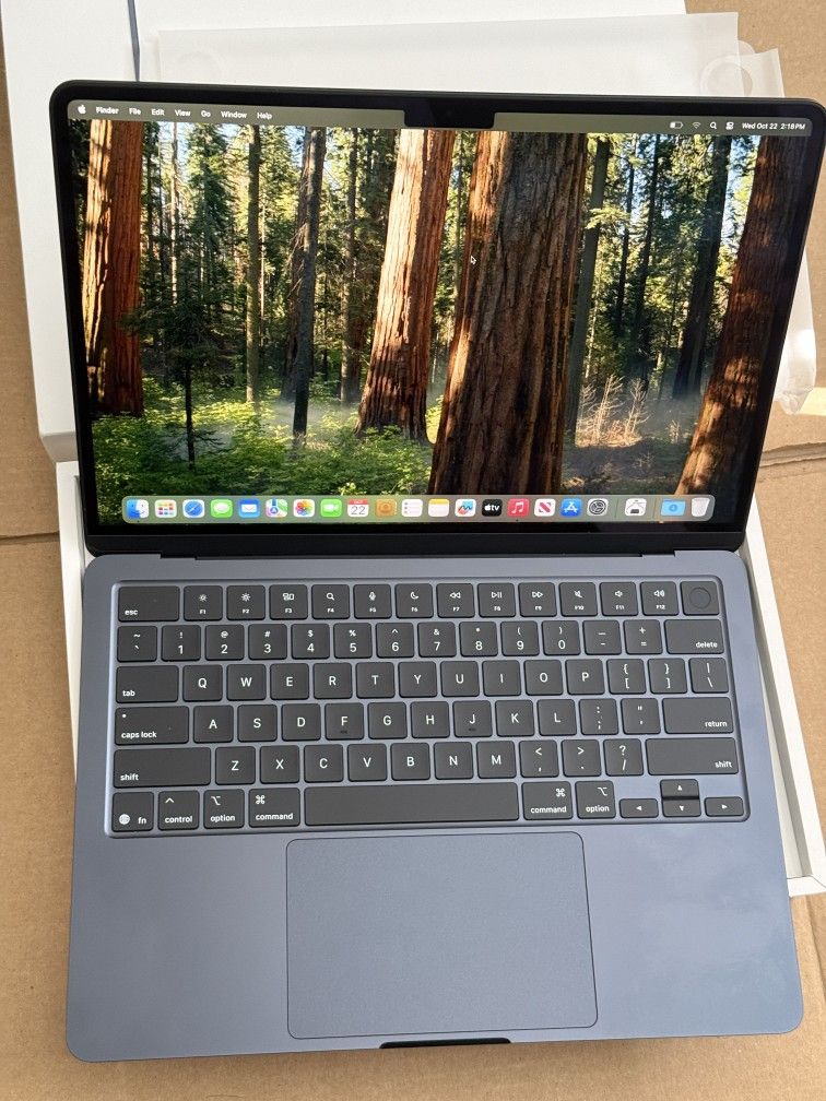 Apple - MacBook Air 13.6" Laptop - Apple M4 chip 16GB Memory - 256GB SSD - Midnight 5 Charge Cycle
