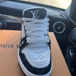 LV TRAINER SNEAKERS SIZE 7