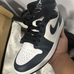 Jordan 1 Mid Navy Blue 