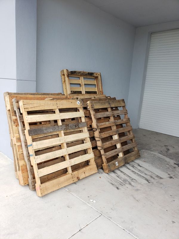 FREE PALLETS / pickup> 14900 SW 136th, BAY 101. Miami FL 33196 for Sale