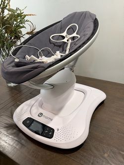 For Moms MamaRoo baby swing