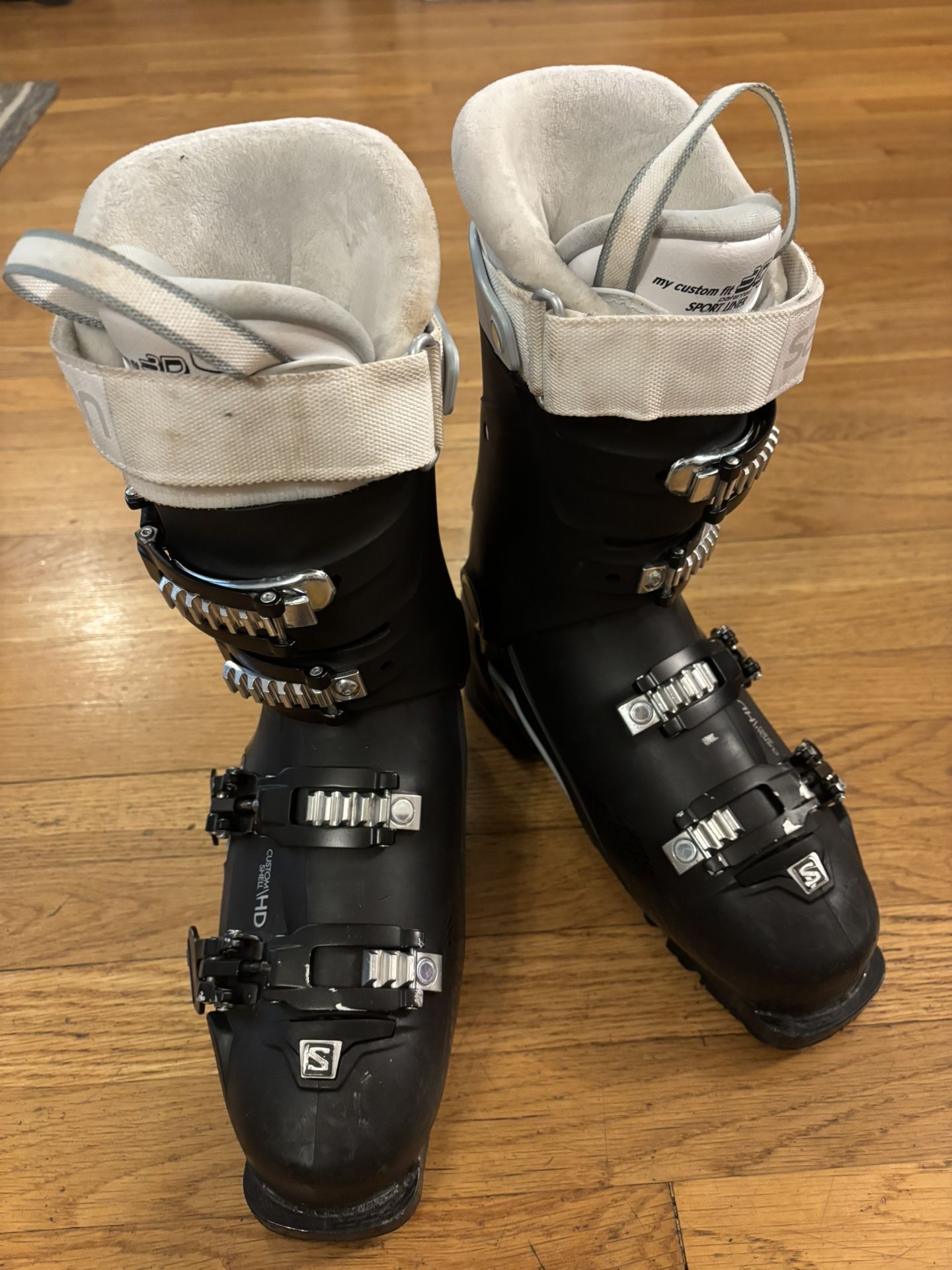 Women’s Ski Boots - Size 25.5