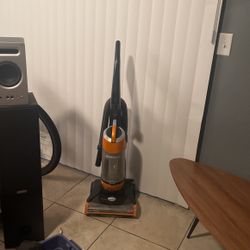 20 Hinches Vacumcleaners Bissell Like New 