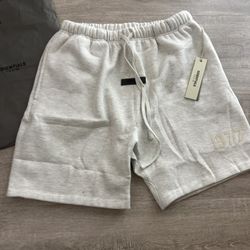 ESSENTIALS SHORTS