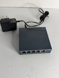 TP-Link TL-SG105 5-Port Gigabit Ethernet Desktop Network Switch Ver 6.6 w Adapte