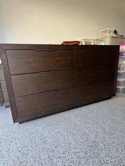 Living Spaces Huxley Gray Wood 6-Drawer Dresser