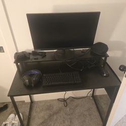 Gaming Monitor With Accessories 