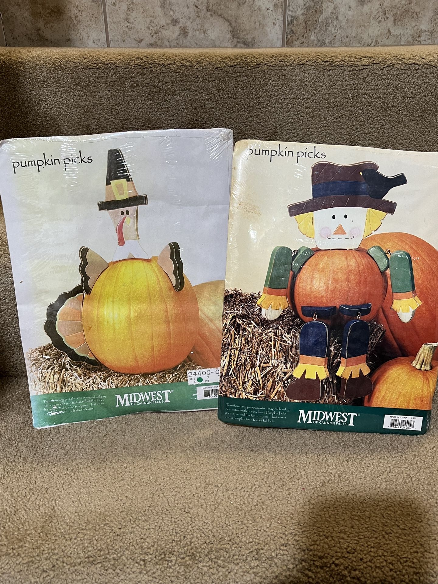 New Pumpkin Picks decoration Midwest of Cannon Falls Harvest Scarecrow & Turkey 