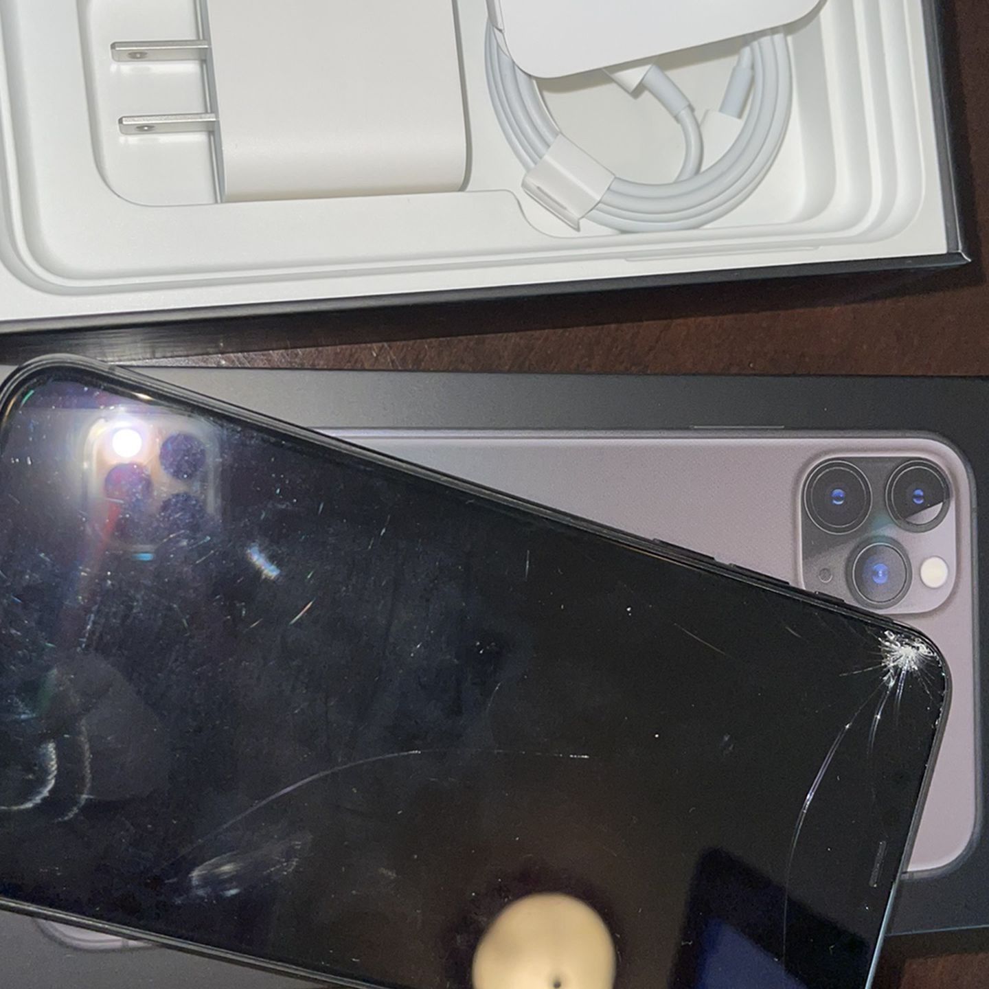 iPhone 11 Pro Max 256 GB - Cracked Front Screen