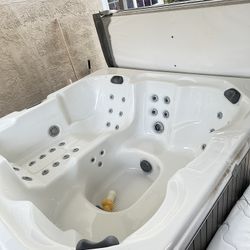 Dope Ass Jacuzzi With Cover