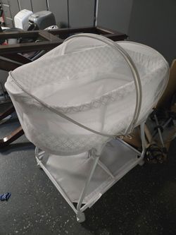 Delta Children Bassinet w/ Cover