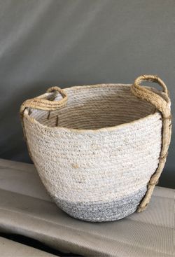 Brand new basket $5