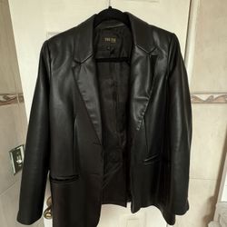 (S) Women’s Oversized Leather Jacket