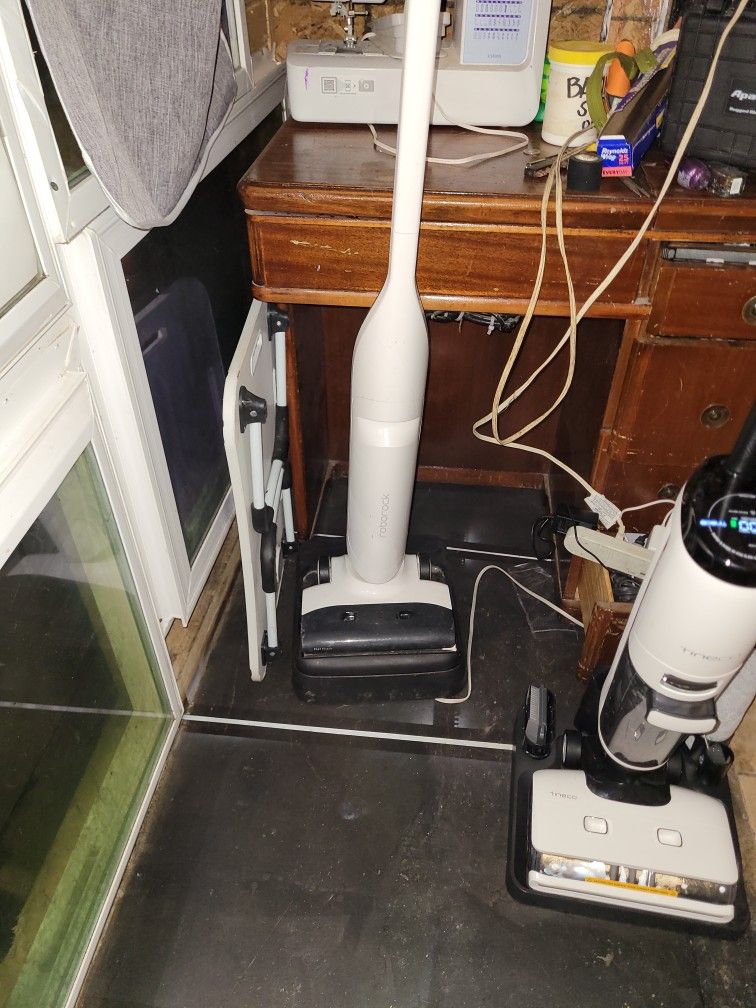 Roborock  Flexi Lite  vac Mop w/ self cleaning & drying