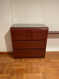 Set of 2 Dressers with Glass Tops
