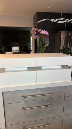 White wood floating nightstand