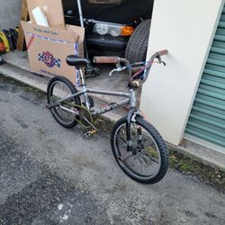 GT COMP '20 BMX MID SCHOOL BIKE