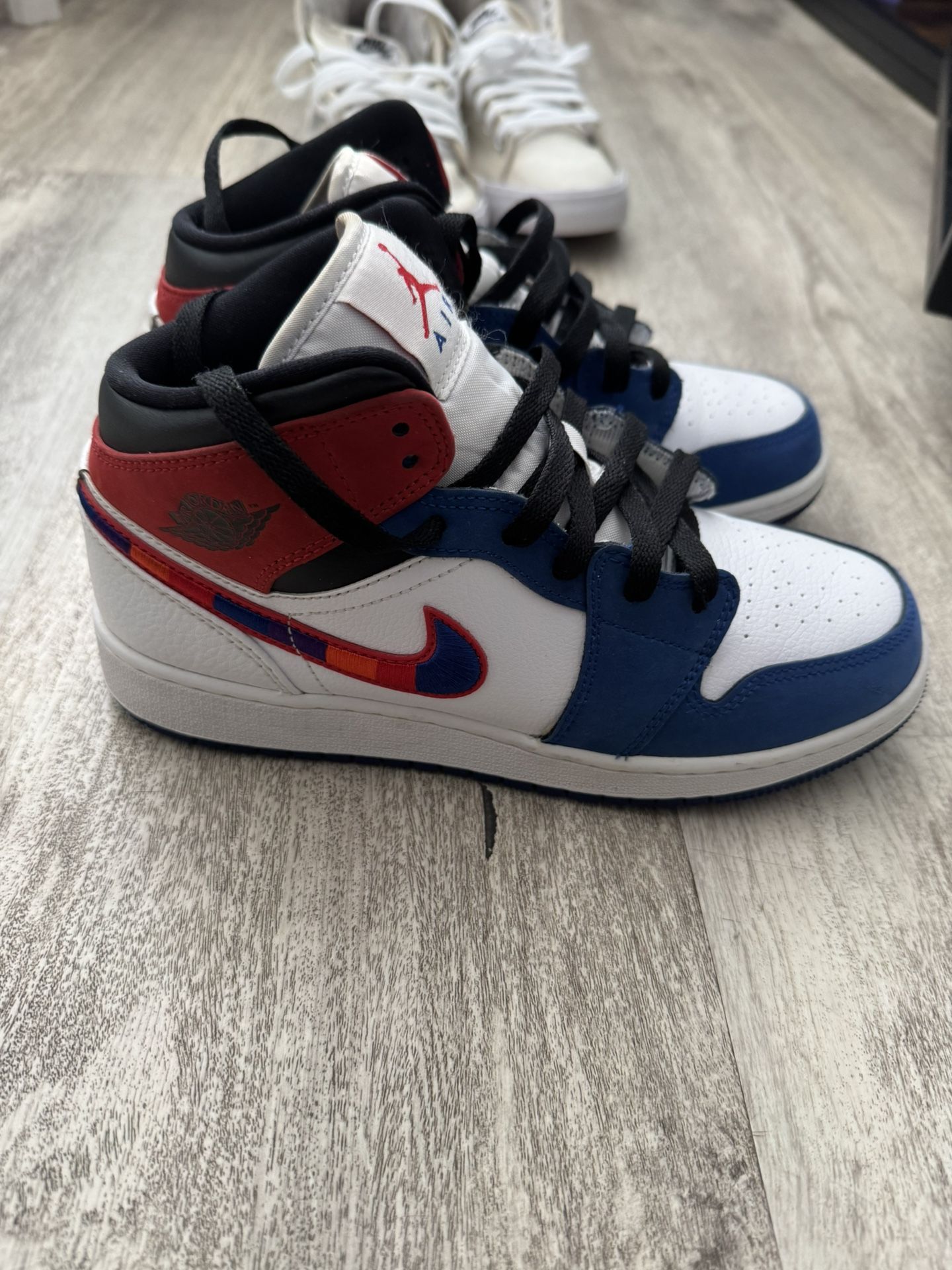 Jordan 1 Mid