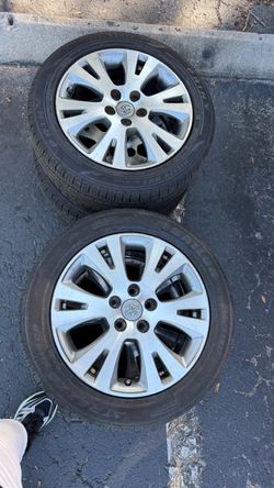 Rines  215/55 r 17. con llantas a 90 % De vida