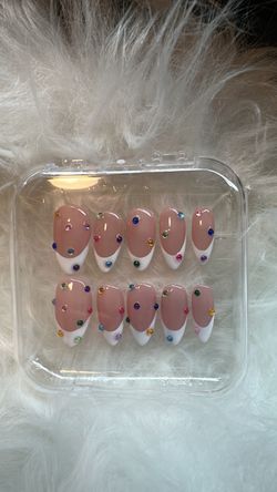 Press on nails