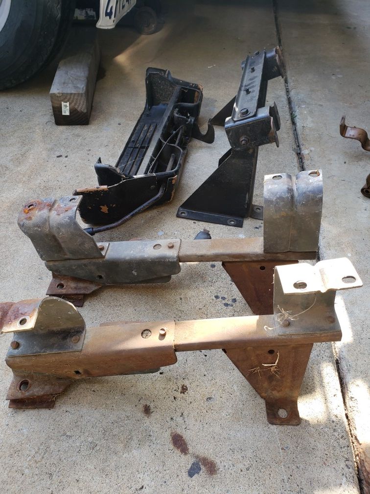 1973 1974 1975 blazer jimmy k5 seat brackets for Sale in Anaheim, CA