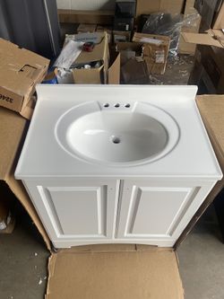 Glacier Bay 30in. Single Sink White Freestanding Bath Vanity with White Cultured Marble Top (Assembled)