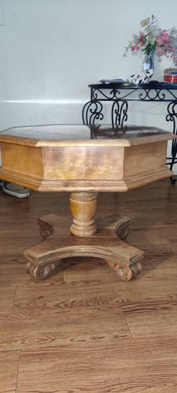 Small 2x2 Coffee Living Room Corner Table