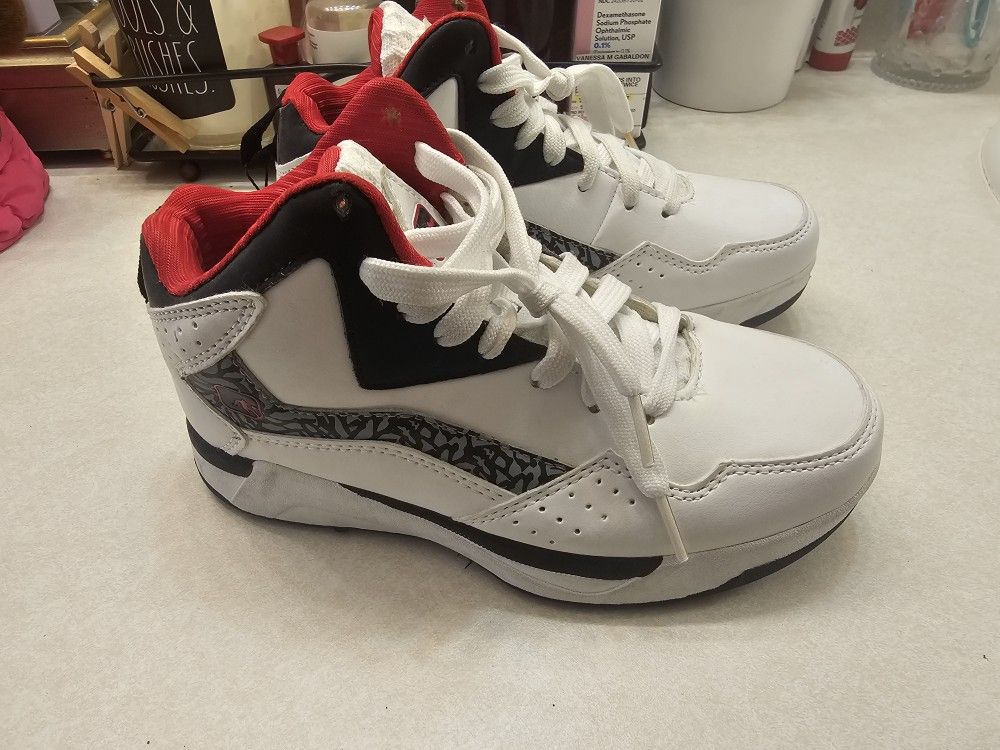 Brand New AND 1 Sneakers - Youth Size 1
$25