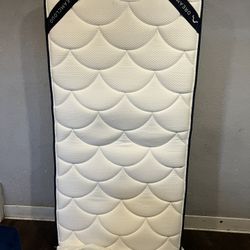 DreamCloud Classic Hybrid Mattress Twin