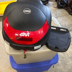 Givi 30 liter monolock top box