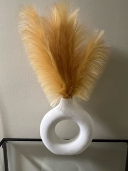 Modern Minimalist White Donut Vase with Decorative Pampas Grass Boho