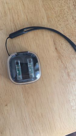Wireless earbuds with charging case