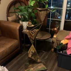 Unique Pyramid Stand