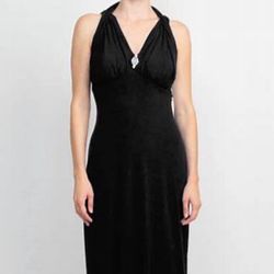 Long Black Dress With Brooch 