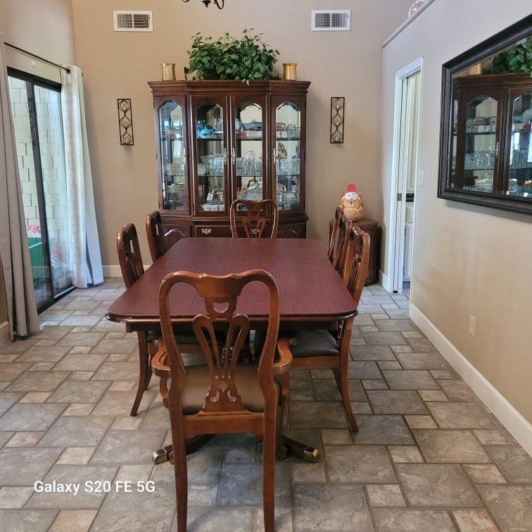 Thomasville Collector's Custom Dinning Room Set